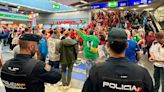 Policías españoles evitan una avalancha tras el España-Italia de la Eurocopa: “Un tren atropelló a una vaca y hubo tensión”