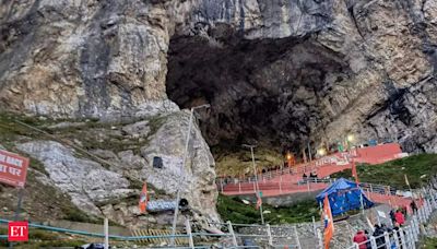 Over 20,000 pilgrims visit Amarnath cave shrine, total crosses 1.50 lakh