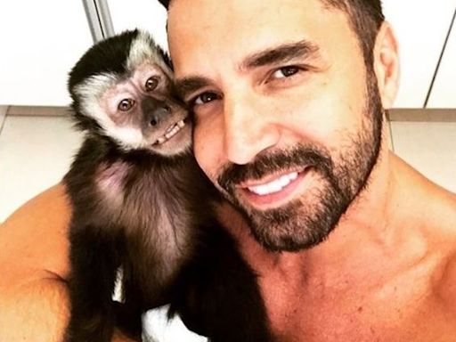 Pai de 10, Latino já surpreendeu fãs por transformar cinzas de macaco em diamante e com visual ‘exótico’; confira