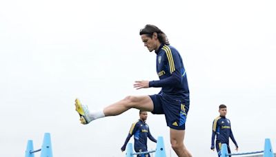 En Boca se lesionó Edinson Cavani: no viaja a Ecuador y el DT Diego Martínez improvisa con cuatro juveniles en el mediocampo para visitar a Independiente del Valle