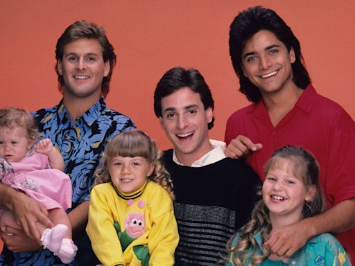 See New Pic of Mary-Kate and Ashley Olsen's 'Full House' Reunion