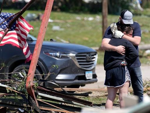 Tornado-spawning storms left 5 dead and dozens injured in Iowa and now threaten cities from Texas to Vermont