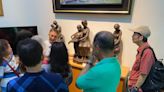 高市觀音山藝術協會參訪木雕家蔡明海「明月居」 讚嘆如博物館