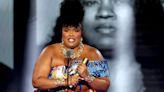 Lizzo's Mom Presents People's Champion Award to Her at People's Choice Awards: 'So Proud of Her'