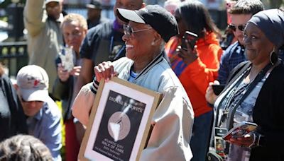 Dionne Warwick, Chi-Lites inducted to Atlantic City Walk of Fame