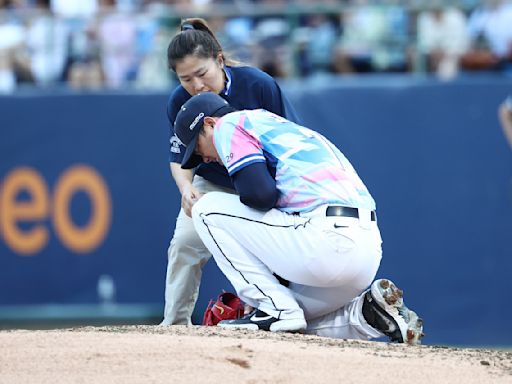 富邦王牌才剛復出...江少慶「蹲地面露痛苦」 右肩不適傷情曝