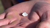 Un hombre de Arkansas visitó un parque estatal con su novia. Encontró el diamante más grande que se ha descubierto allí en 3 años