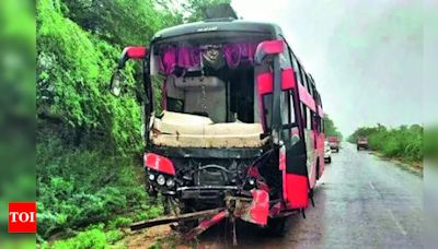 Driver dozes off, bus hits tractor on e-way; 13 injured | Noida News - Times of India