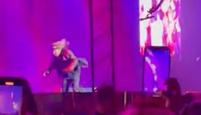 Vince Neil face-plants at Motley Crue's New Jersey concert