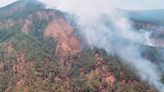 Por tierra y aire atienden incendio forestal en cerro de la Cruz