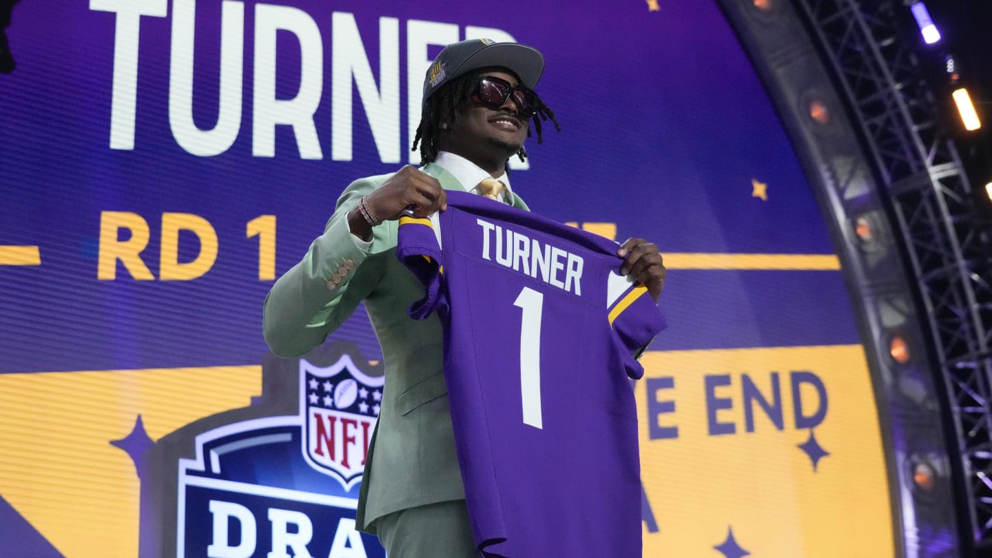 Vikings Rookie Dallas Turner Draws High Praise From Christian Darrisaw