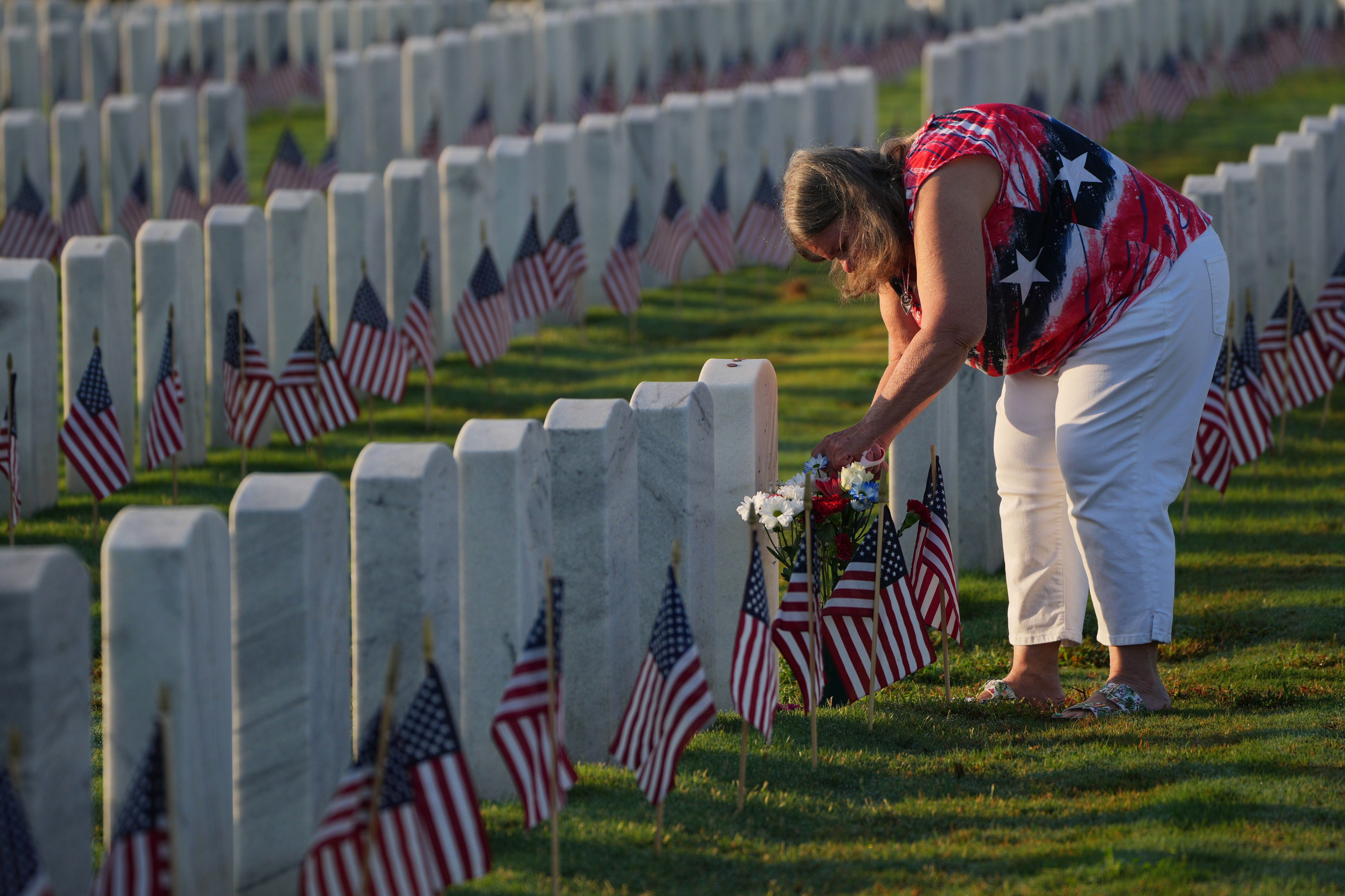 Memorial Day ceremony at South Florida National Cemetery honors those who died serving U.S.