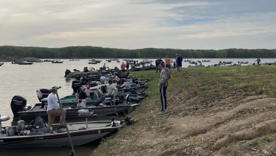 Illinois firefighters become prize-winning fishers for 40th Crappie Tournament