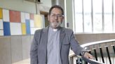 "Alrededor del 70 por ciento de los que necesitan de Cáritas son inmigrantes", cifra el delegado episcopal de la entidad, ayer en Avilés