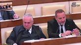 El presidente de la Lazio se queda dormido en el Senado... ¡y el del Napoli intenta despertarle! - MarcaTV