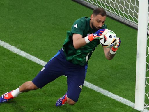 España, un vendaval: exige a Gianluigi Donnarumma su récord de paradas con Italia, con ocho