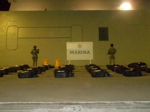 Aseguran aproximadamente mil 600 kilogramos de presunta cocaína en Manzanillo, Colima