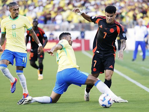 Danilo admite que Brasil tiene que mejorar para enfrentar a Uruguay