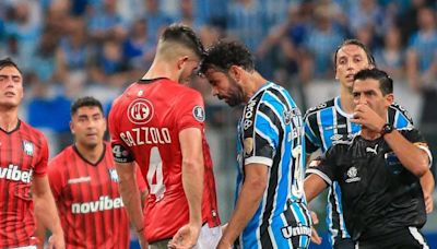 Capitán de Huachipato luce el encontrón con Diego Costa: “No pudo hacer mucho” - La Tercera