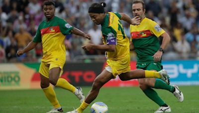 Ronaldinho stars in charity match to raise funds for Brazil floods victims