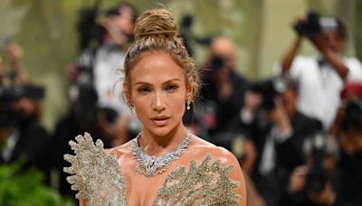 Jennifer Lopez cancela turnê após baixas vendas e cita 'mais tempo com a família'