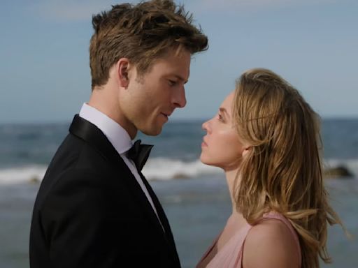 A Fan Pointed Out The Way Anyone But You Separated Out Sydney Sweeney And Glen Powell...