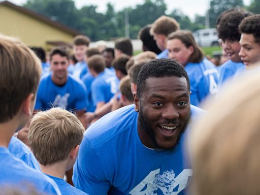 Colts’ Zaire Franklin hosts youth football camp at Central High School