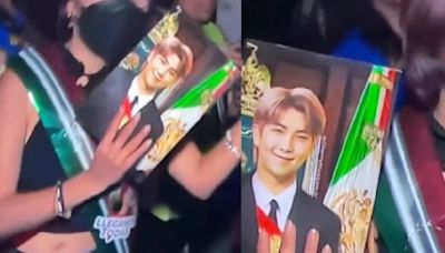 VIDEO: Joven lleva foto de RM de BTS como presidente al festejo de Claudia Sheinbaum en el Zócalo