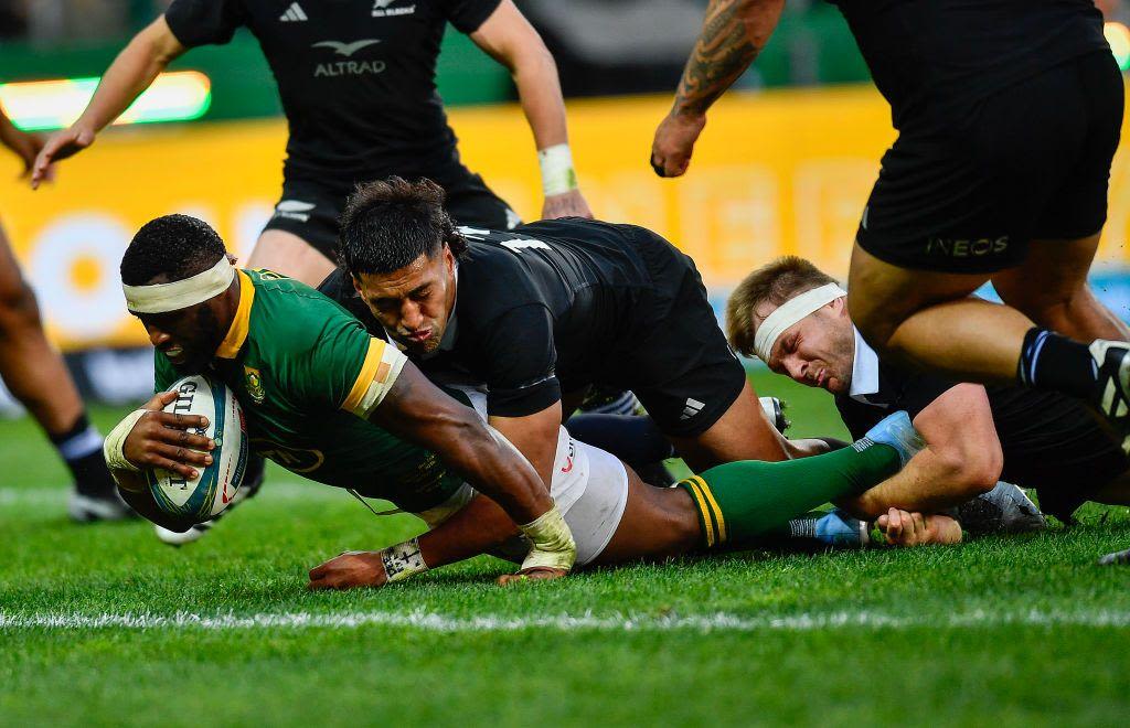 South Africa edge out All Blacks to close in on title