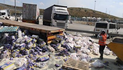 Israeli protesters block aid trucks destined for Gaza