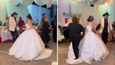 Mujer pisa el vestido de novia de su sobrina en plena boda y enfurece a Internet: "La tía envidiosa"