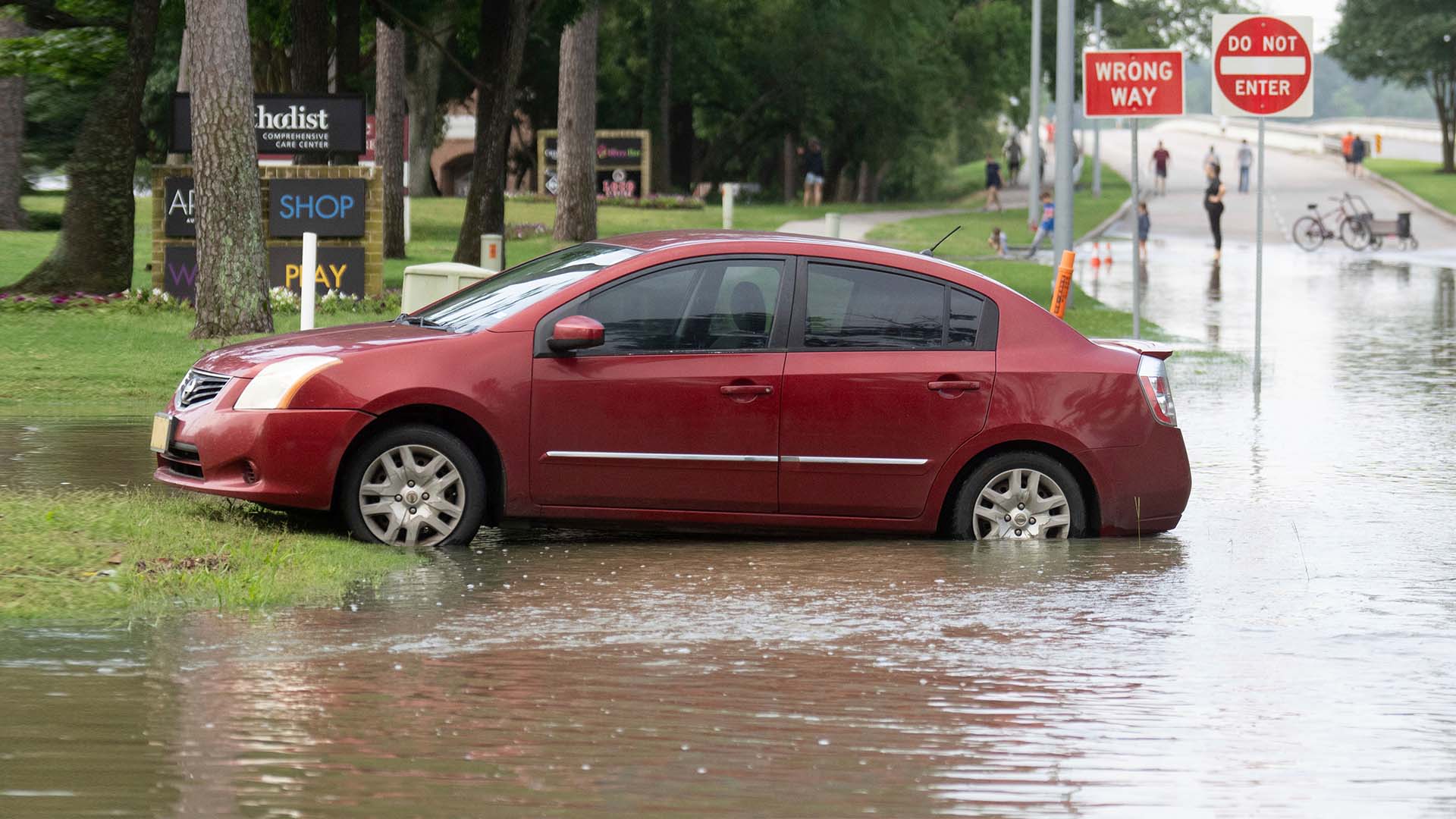 Shock pictures as floods overtake Houston with 100s forced to flee homes