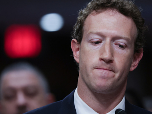 Qué sucedió para que Mark Zuckerberg viera caer su fortuna en más de US$ 22 mil millones