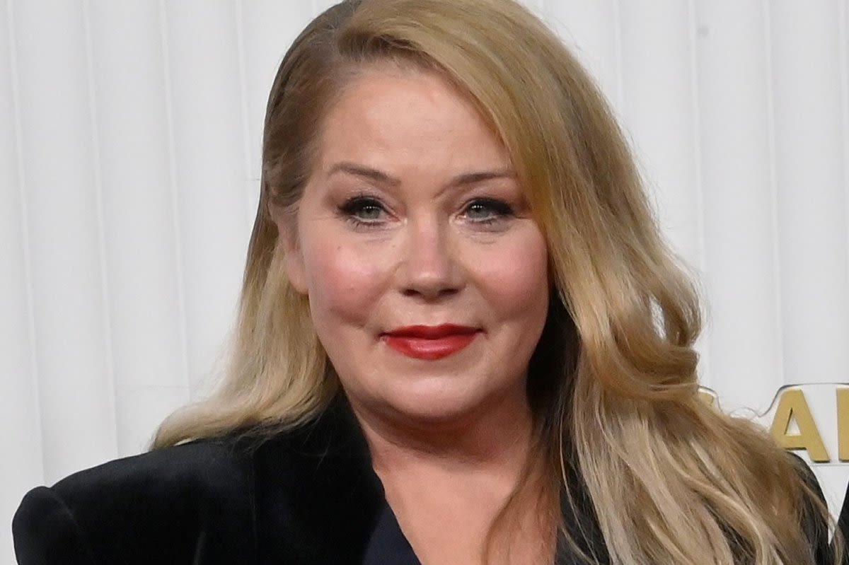 Christina Applegate wants to work with Shirley MacLaine, drink with Cher