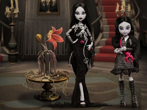 Wednesday and Morticia Addams Add Gore-geous Glamour to Monster High Skullector Series