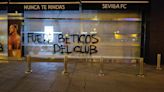 Pintadas en Nervión: “Fuera béticos del club”
