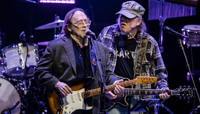 Neil Young and Stephen Stills to Headline ‘Harvest Moon’ Charity Concert