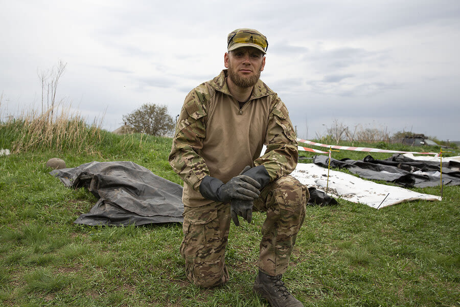 On Ukraine’s battlefields, this group respects fallen soldiers – no matter which side