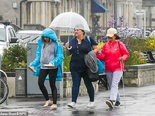 Sunseekers flock to Britain's beaches before mini-heatwave ends