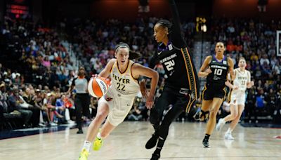 How many points did Caitlin Clark score? What No. 1 pick did in WNBA debut