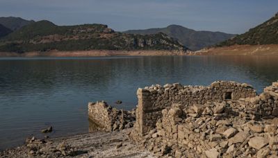 Sunken village emerges in Greece as drought dries up lake | CNN