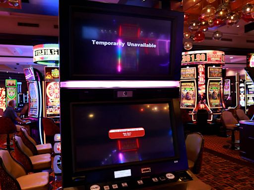 Airplanes grounded, slots down: Las Vegas works to recover from tech outage