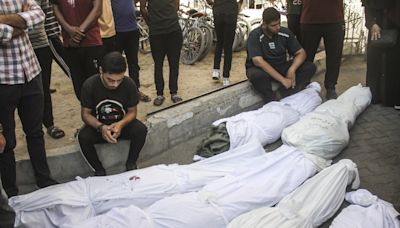 El bombardeo israelí contra una escuela en Gaza deja un centenar de muertos, según Hamás