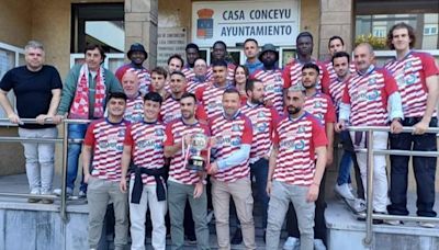 Fiesta grande y marea rojiblanca para celebrar el ascenso de la Unión Deportiva Llanera