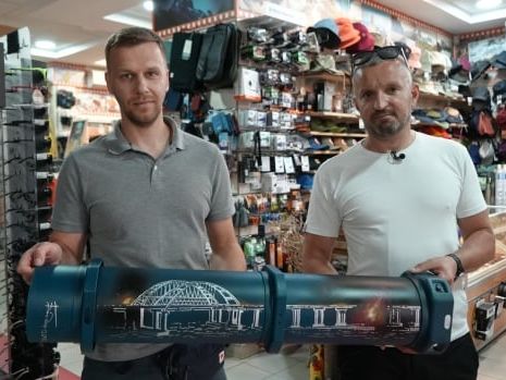 Ukrainian volunteers sell war trophies taken from the battlefield to raise funds for the front | CBC News