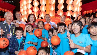 九份紅燈籠夜遊尋訪 三芝梯田排球泥漿戰