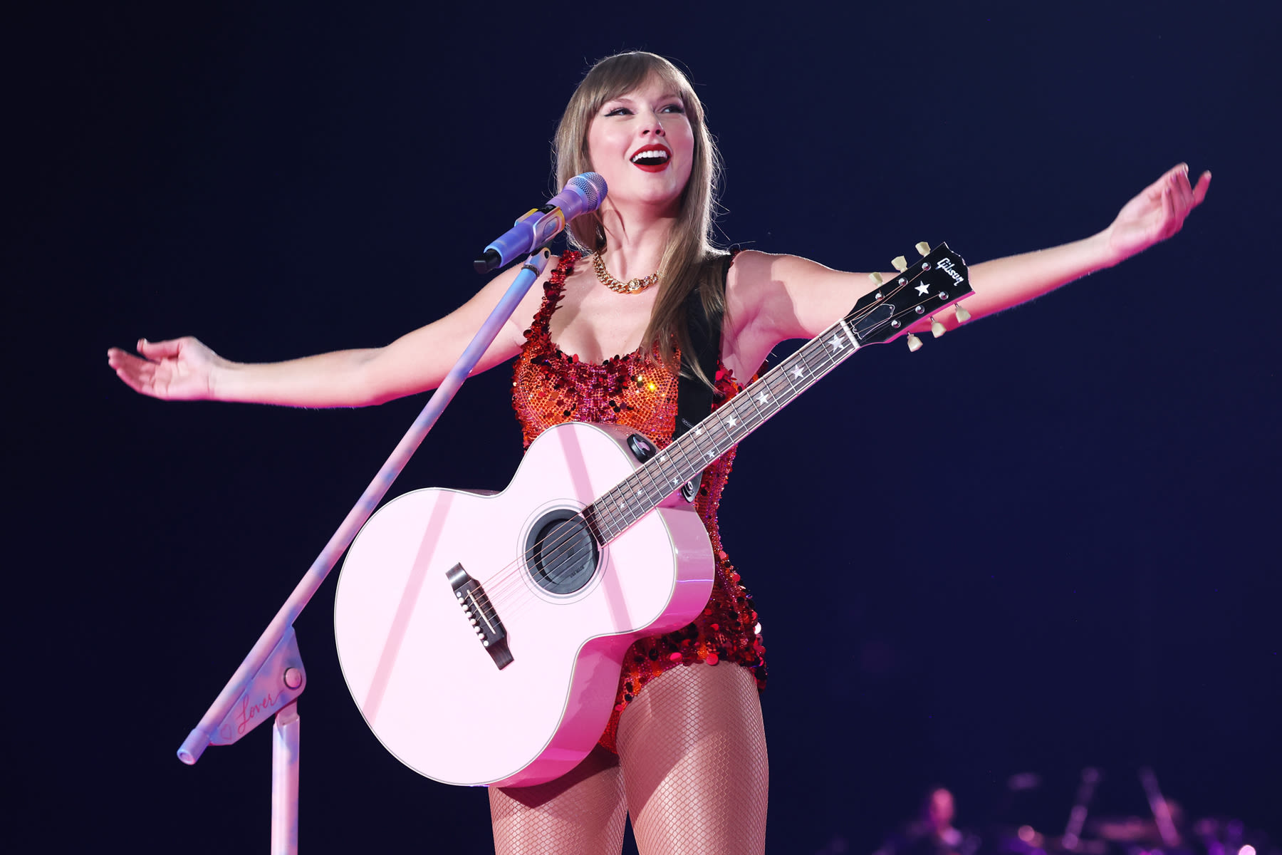 See Taylor Swift Perform ‘Fortnight,’ ‘But Daddy I Love Him’ at The Eras Tour in Paris