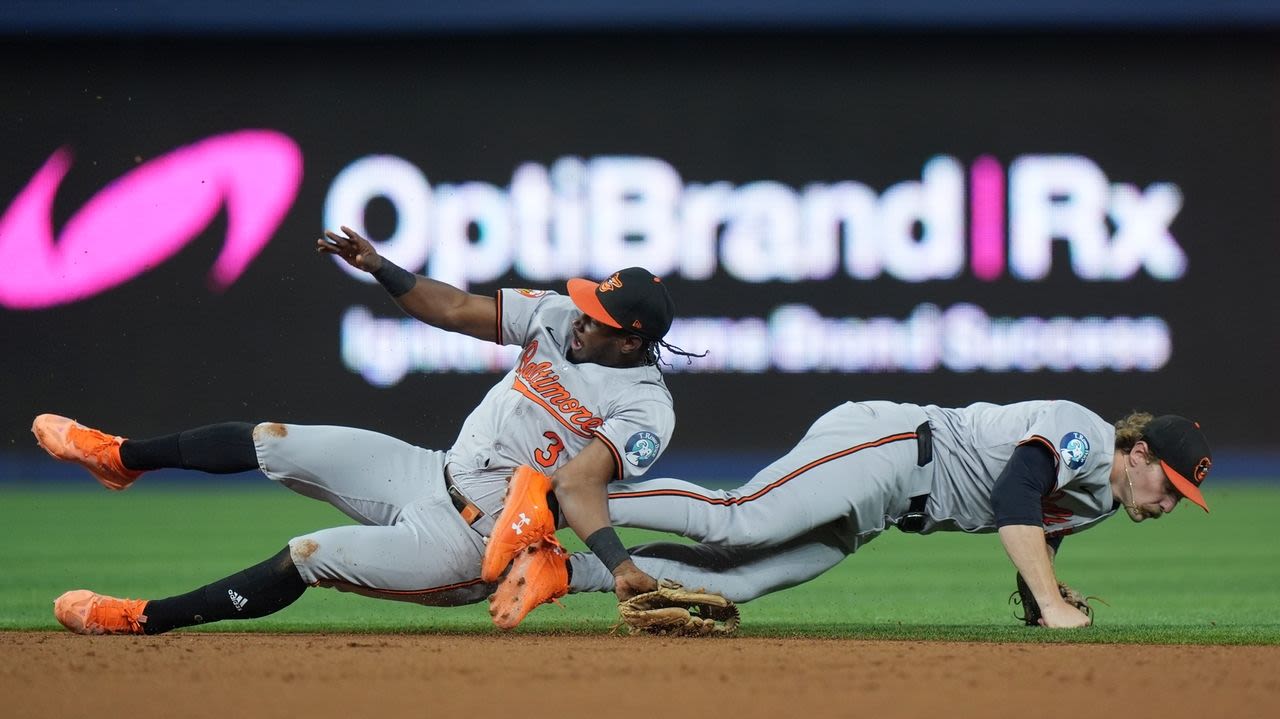 Orioles pitcher Albert Suárez, second baseman Jorge Mateo hurt on consecutive plays versus Marlins