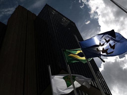 Taxas futuras de juros cedem por 3ª sessão seguida com exterior favorável e espera pela ata do Copom Por Reuters