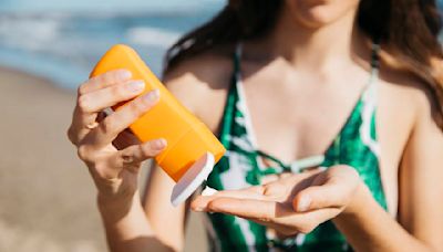 Esta es la manera de preparar el protector solar casero que nutre tu piel con cinco ingredientes que tienes en tu hogar